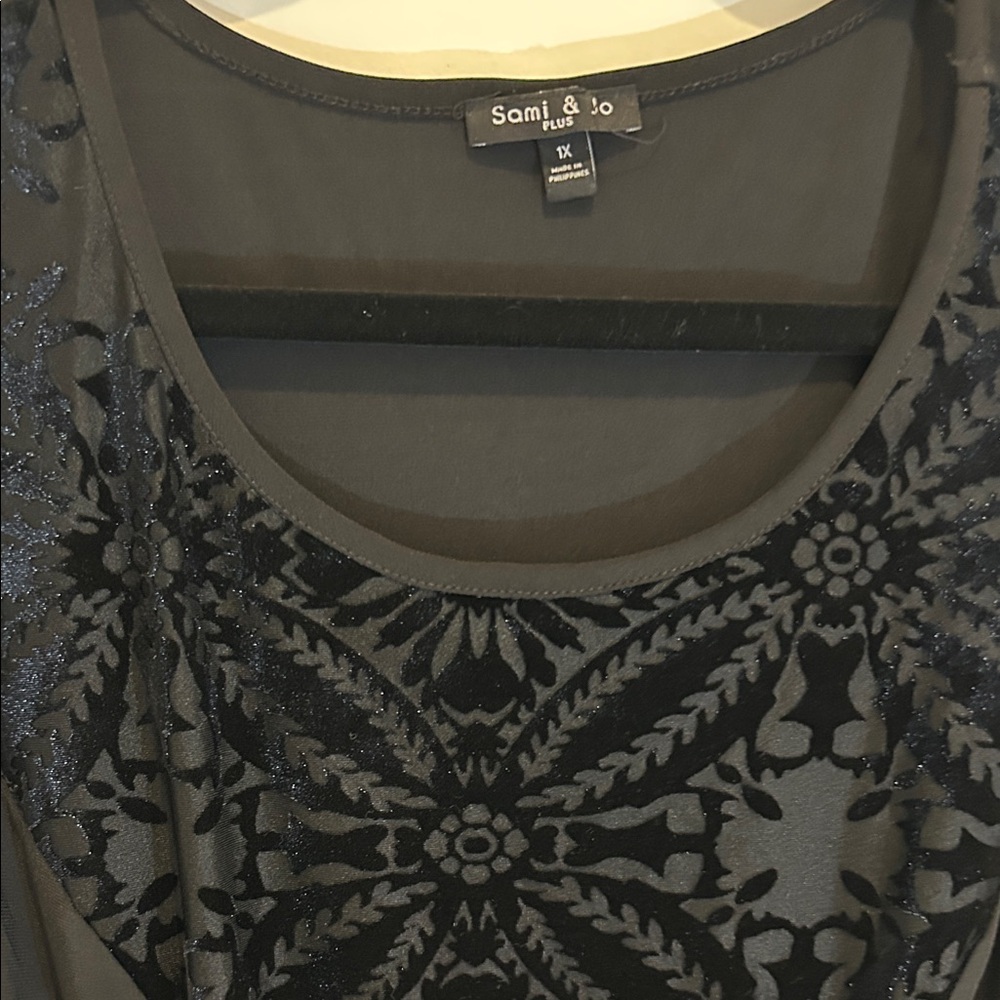 Sami & Jo Black Textured Floral Blouse